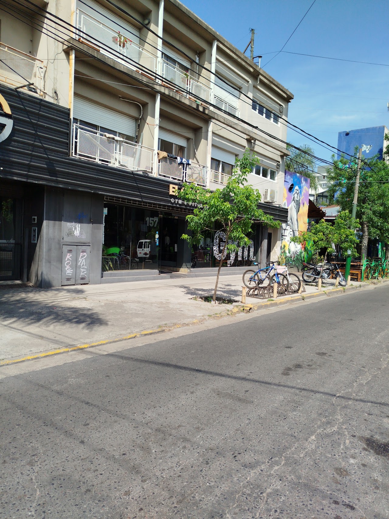 Fachada de El Galpón Gym en Juncal 157, Ituzaingó